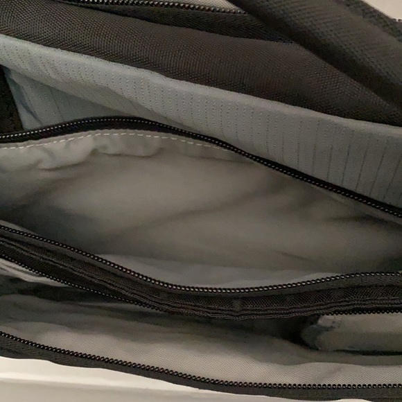 Lowepro laptop bag. - Picture 5 of 8